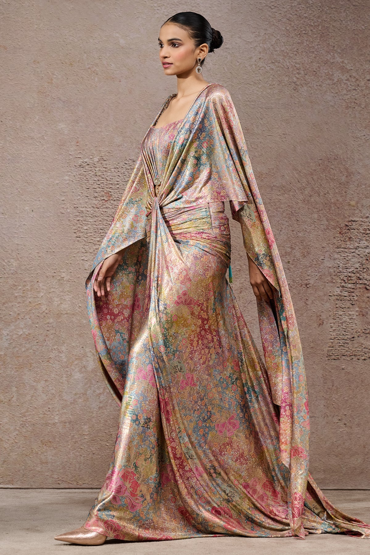 Golden Light Floral Motif Concept Saree - Image 4