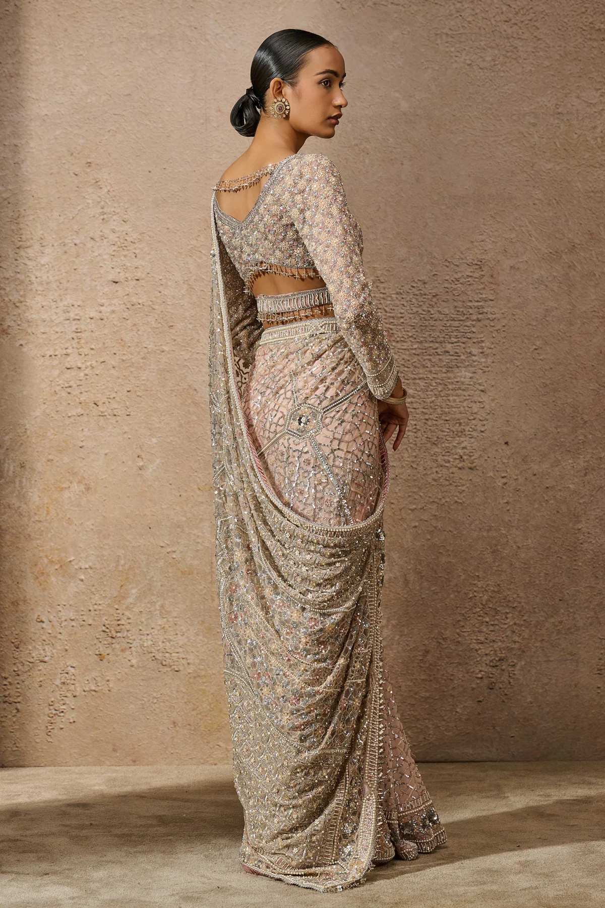 Otherworldly Mughal Jaal Classic Embroidered Saree - Image 4